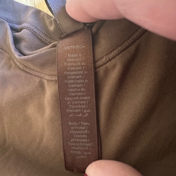 SKIMS Fits Everybody T-Shirt - Picture 8 of 11